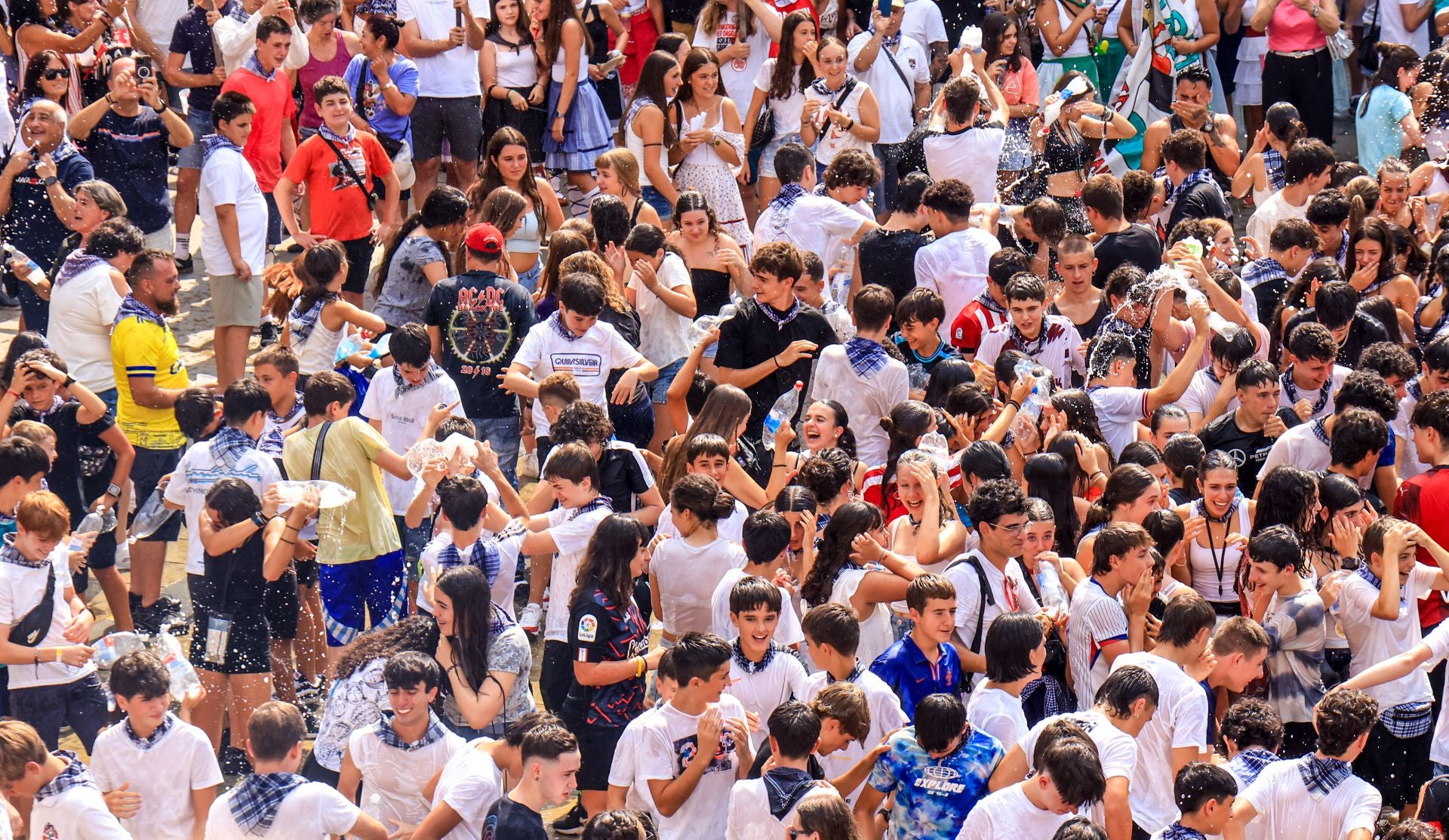 El chupinazo de las fiestas de Llodio, en imágenes