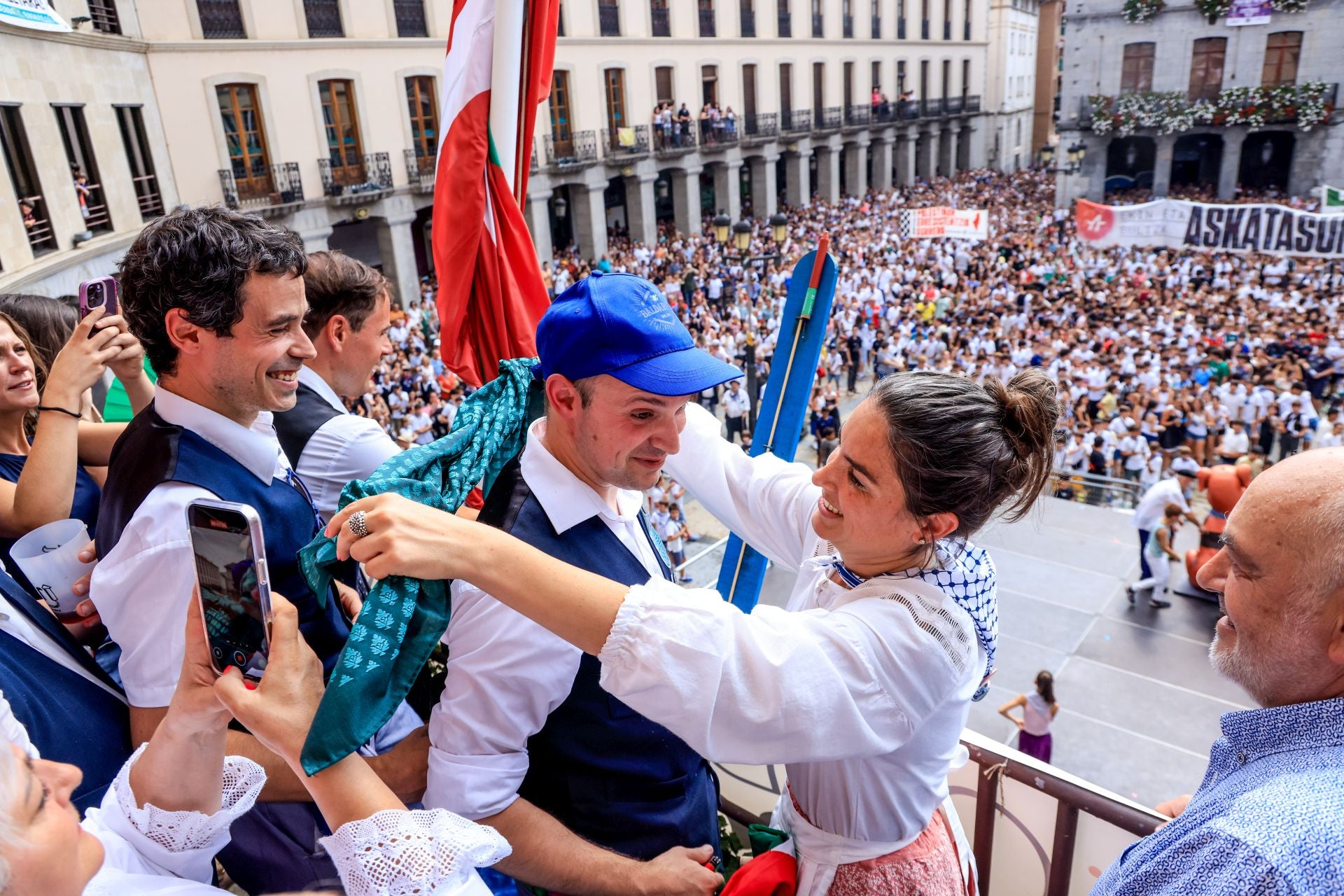 El chupinazo de las fiestas de Llodio, en imágenes