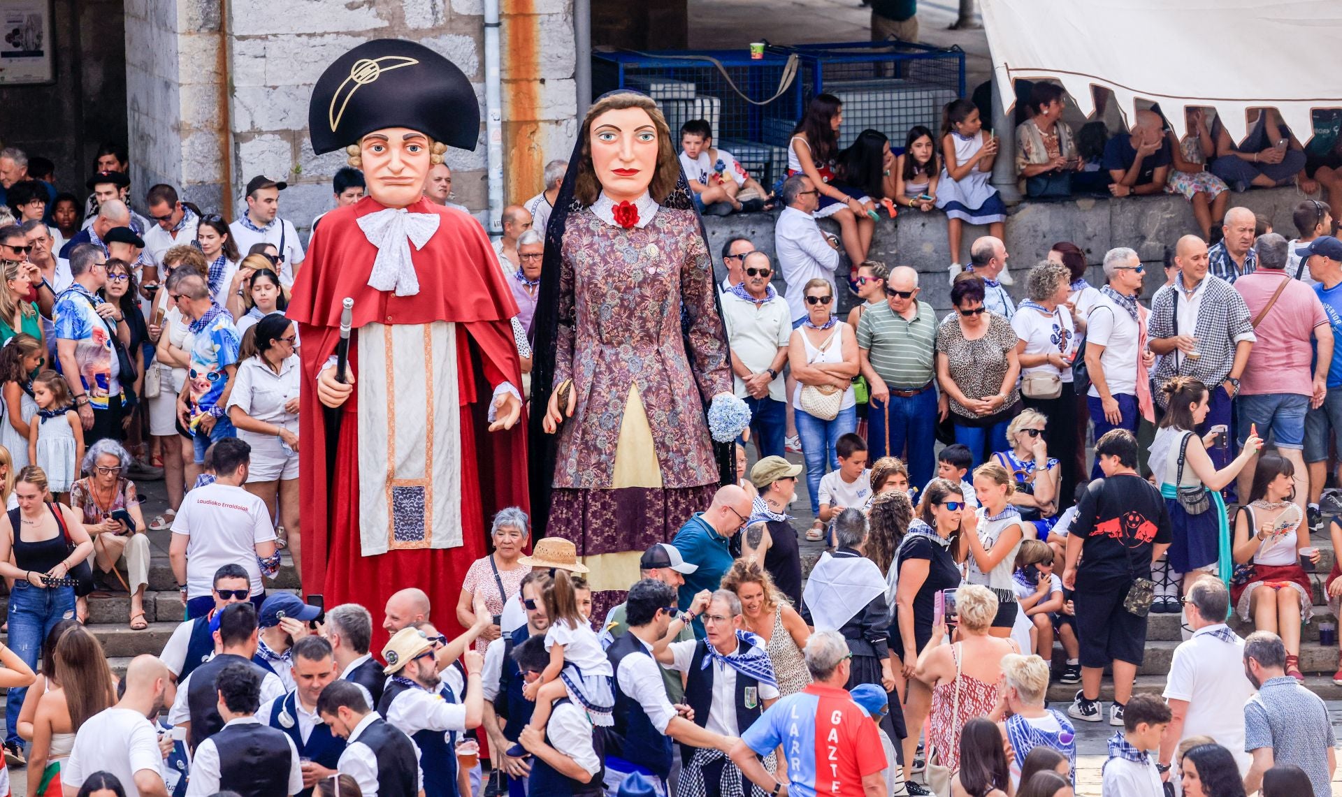 El chupinazo de las fiestas de Llodio, en imágenes