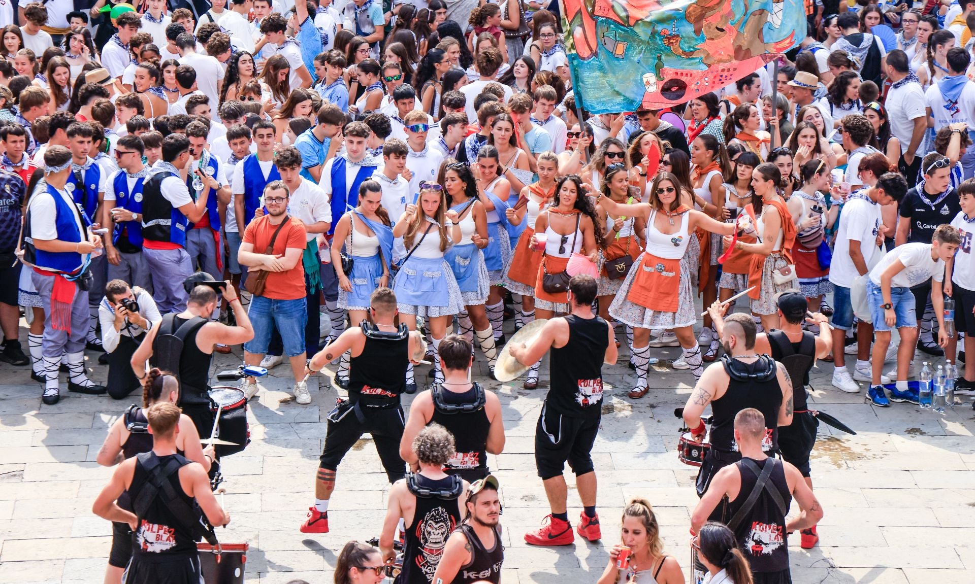 El chupinazo de las fiestas de Llodio, en imágenes