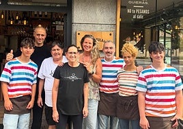 Anne Igartiburu regresa a su tierra y reparte amor en un conocido restaurante de Bakio