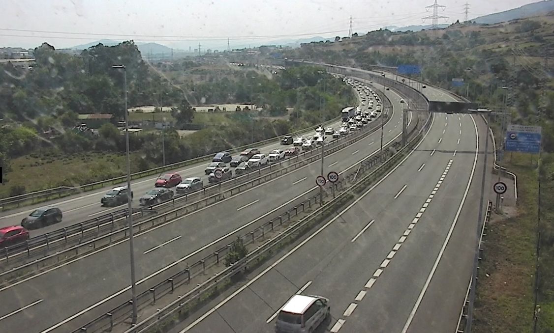 Finalizan las retenciones en la A-8 a la altura de Ortuella, sentido Cantabria