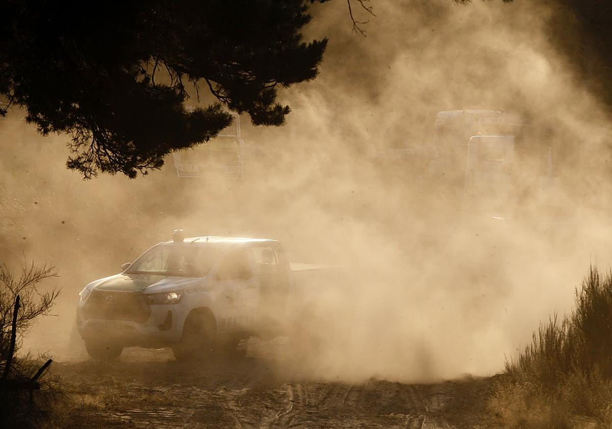 Imagen principal - Ola de incendios: 16 de alto nivel siguen activos y cuatro miembros de la UME están hospitalizados