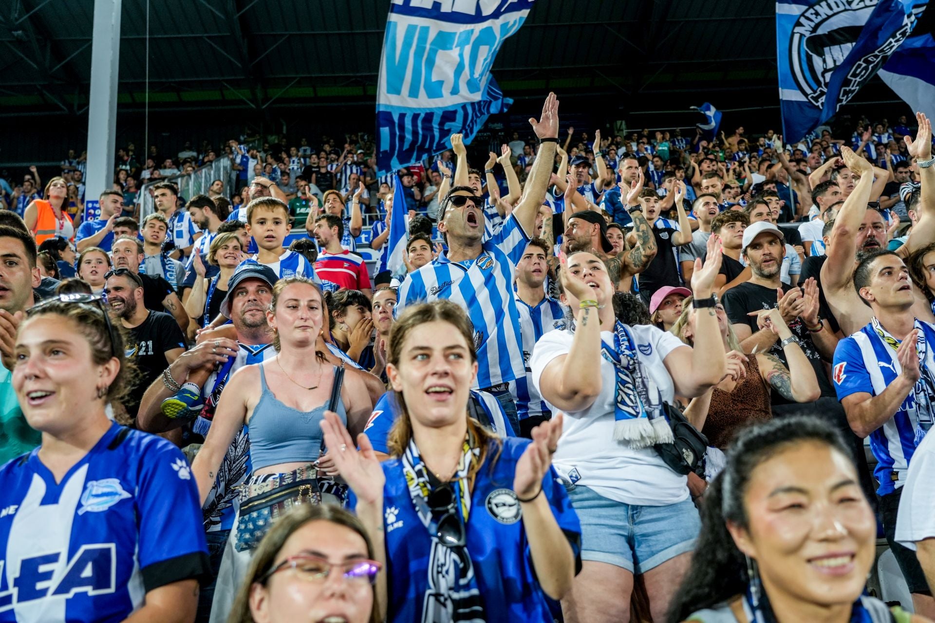 Las imágenes del regreso de la afición a Mendizorroza