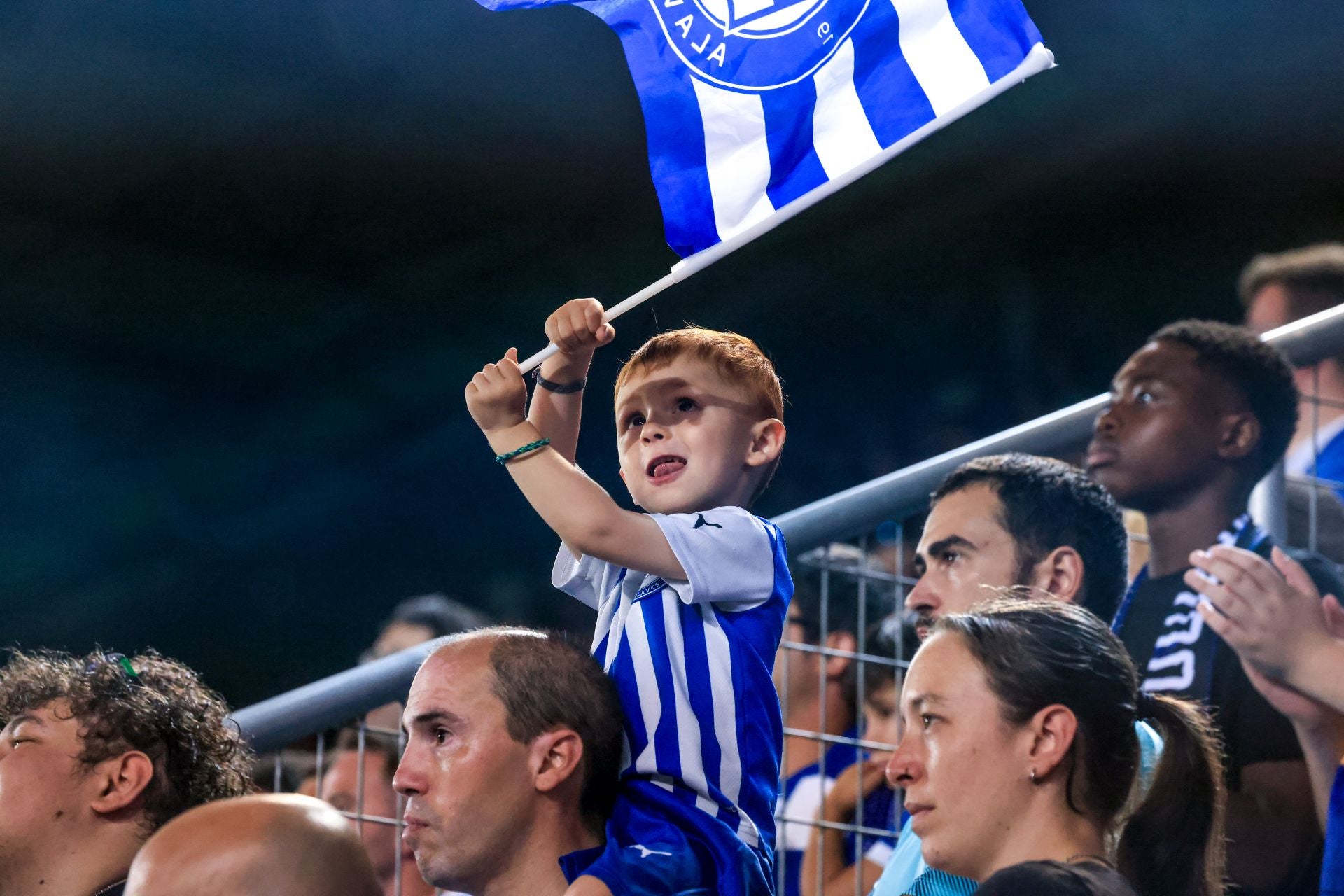 Las imágenes del regreso de la afición a Mendizorroza