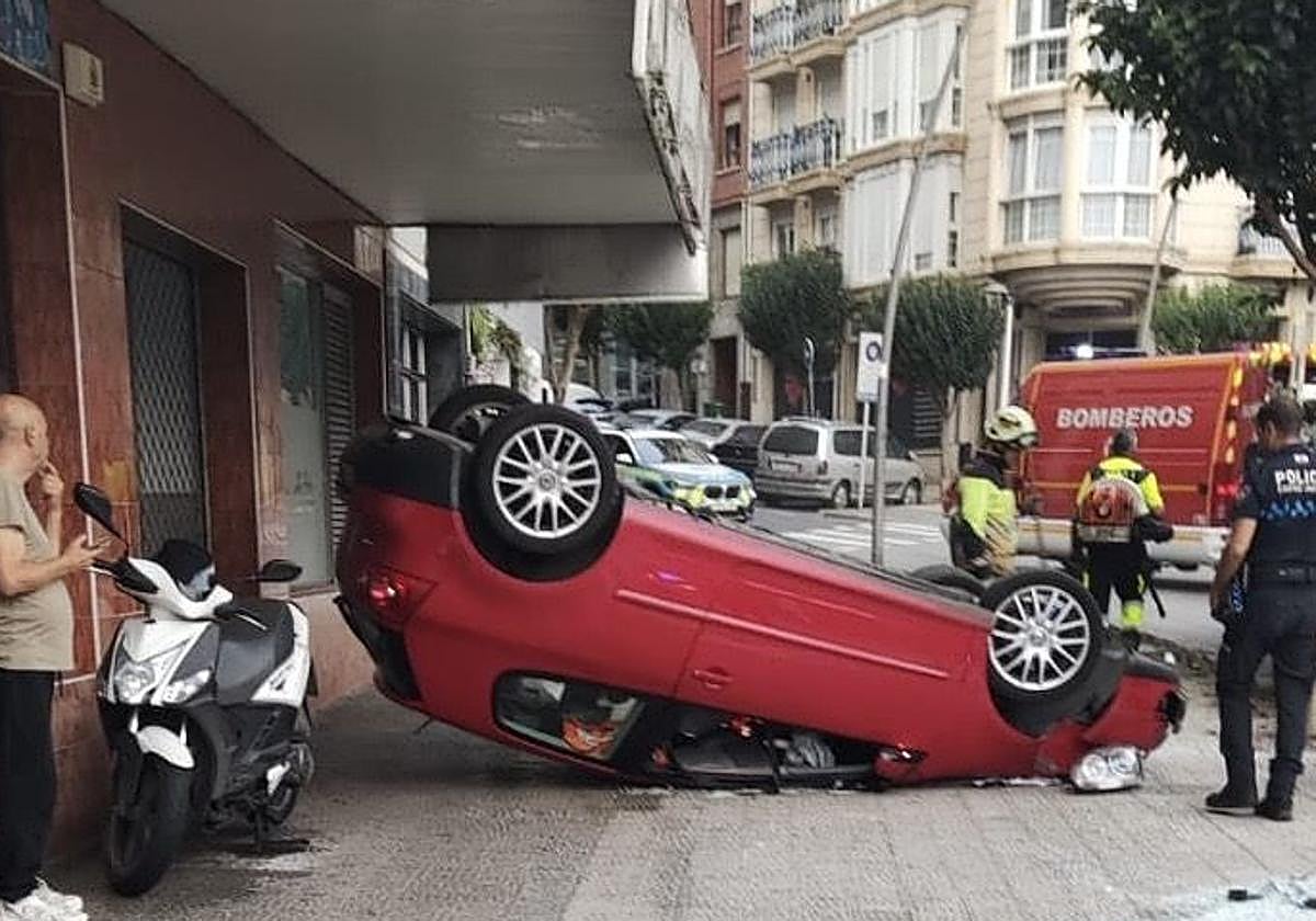 Herido grave en un aparatoso accidente en el centro de Castro