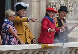 Francis leyó su pregón desde el balcón del Arriaga.