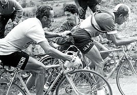 La Vuelta'25 recuerda a Conterno, que ganó por 13 segundos a Loroño