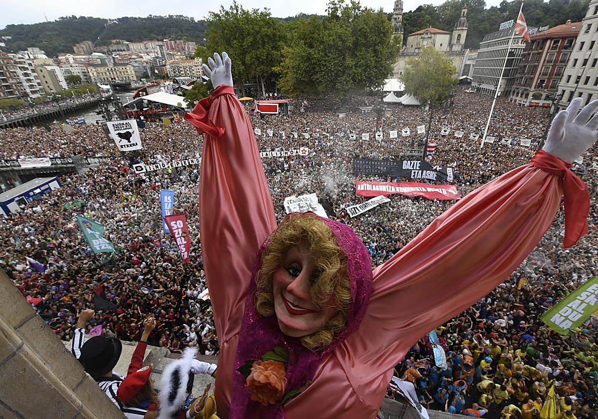 Miles de personas se concentrarán frente al Arriaga el próximo sábado para participar en el pregón y el txupín que marcará el inicio de Aste Nagusia
