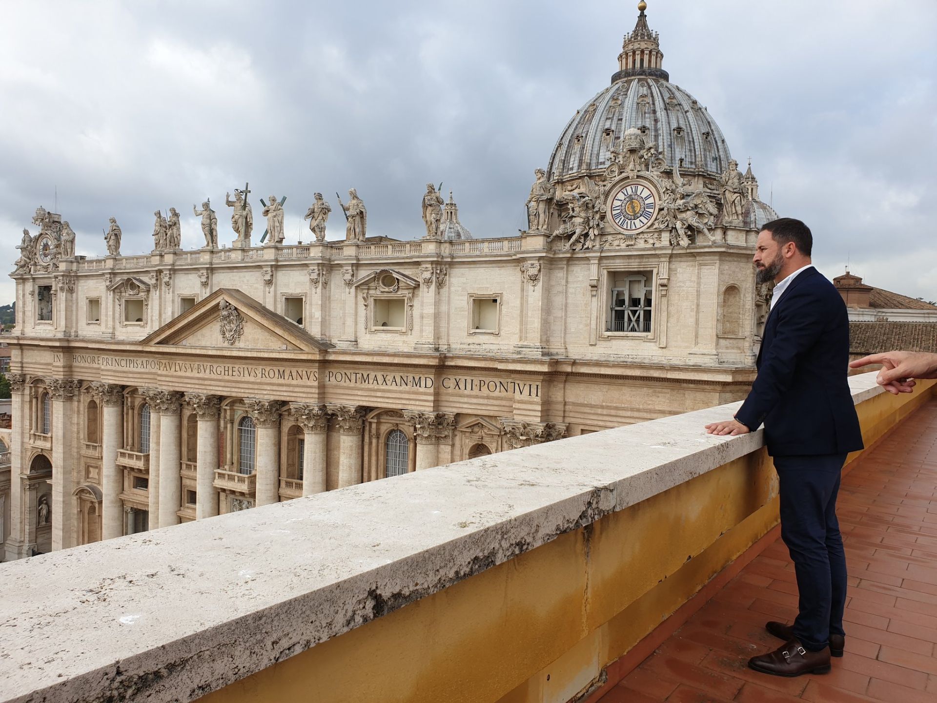 Santiago Abascal, durante su visita al Vaticano en 2019 para entrevistarse con el cardenal ultraconservador Robert Sarah.