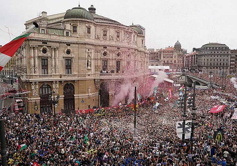 Así se ve el txupin de Aste Nagusia a cámara rápida