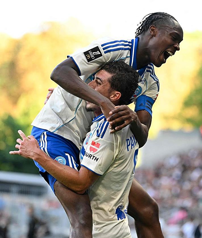 Imagen secundaria 2 - El exalbiazul Panichelli se estrena en la Ligue 1 marcando el gol ganador del Estrasburgo