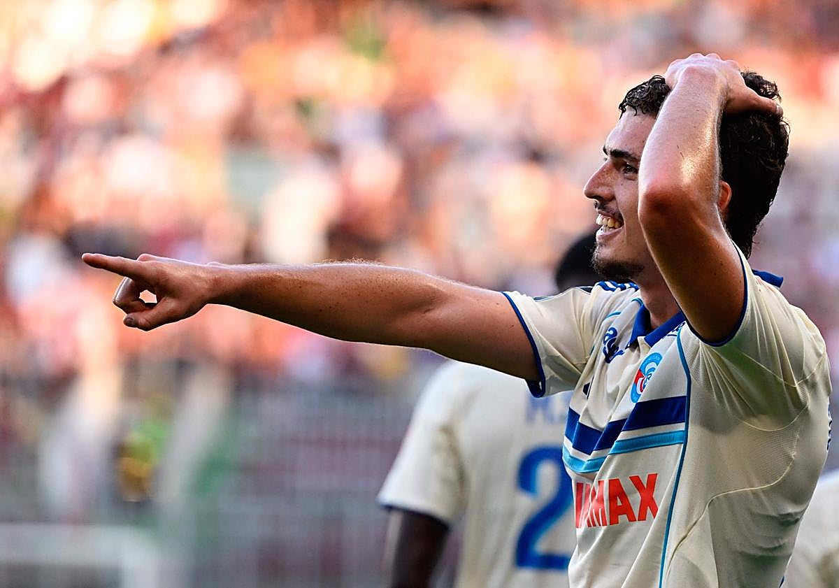 Imagen principal - El exalbiazul Panichelli se estrena en la Ligue 1 marcando el gol ganador del Estrasburgo