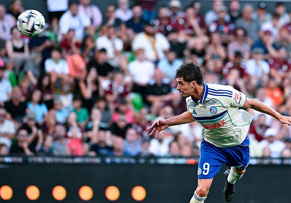 Panichelli marca de cabeza con el Estrasburgo al Metz.