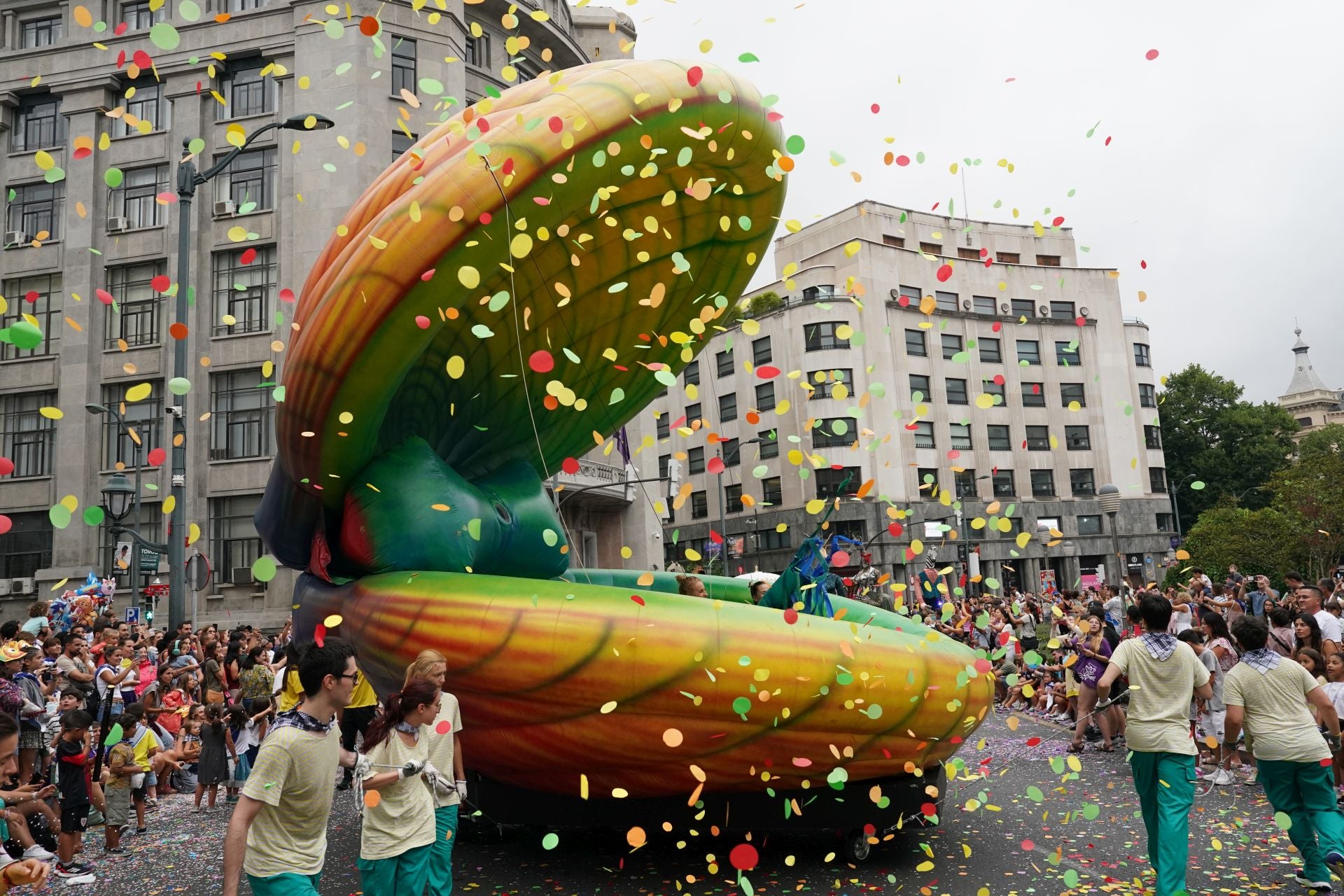 Las mejores imágenes del desfile de &#039;Bali&#039;, la ballena de la Aste Nagusia