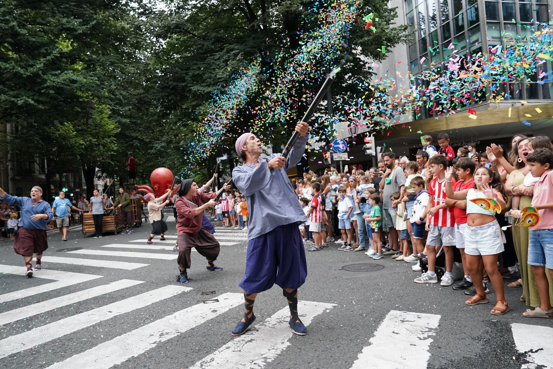 Las mejores imágenes del desfile de &#039;Bali&#039;, la ballena de la Aste Nagusia