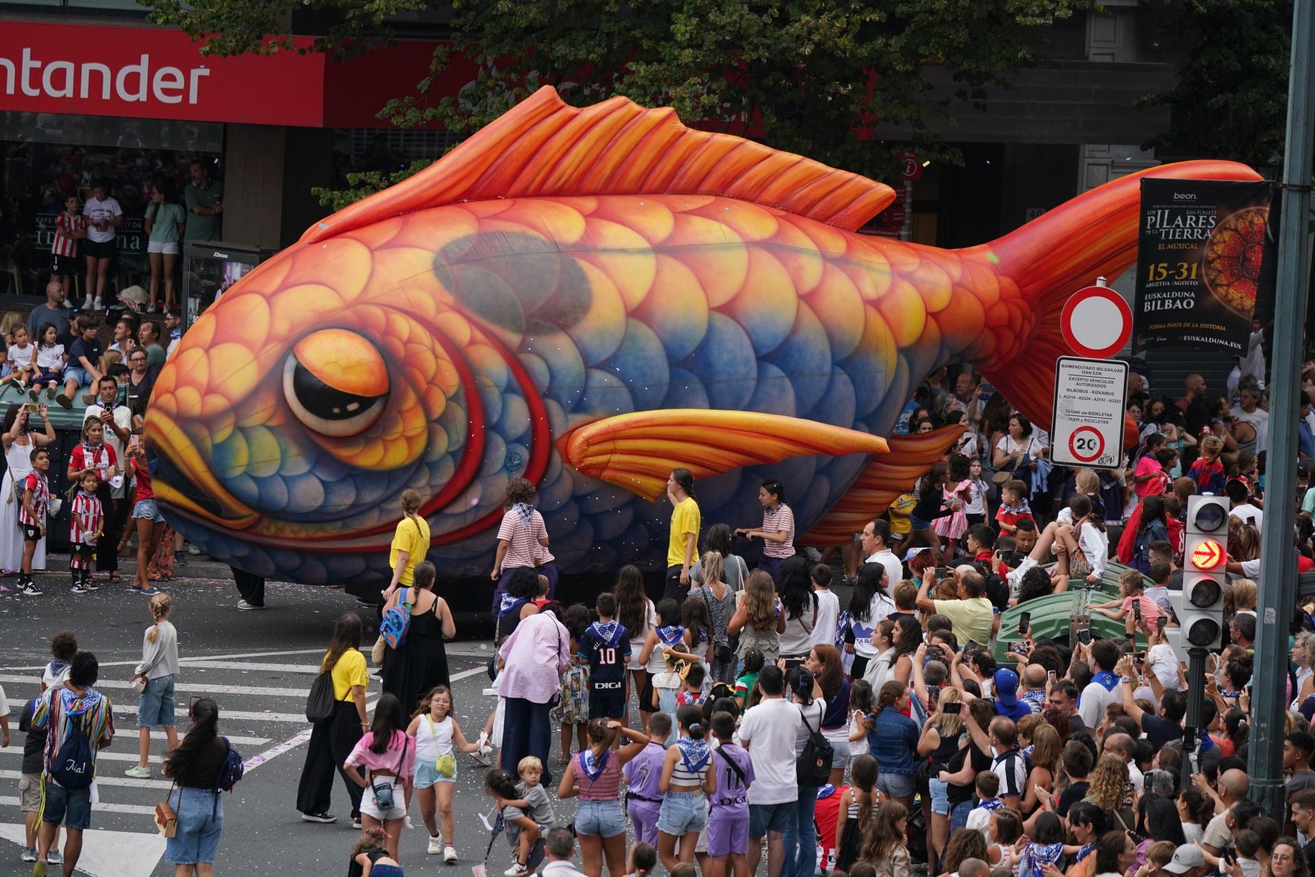 Las mejores imágenes del desfile de &#039;Bali&#039;, la ballena de la Aste Nagusia