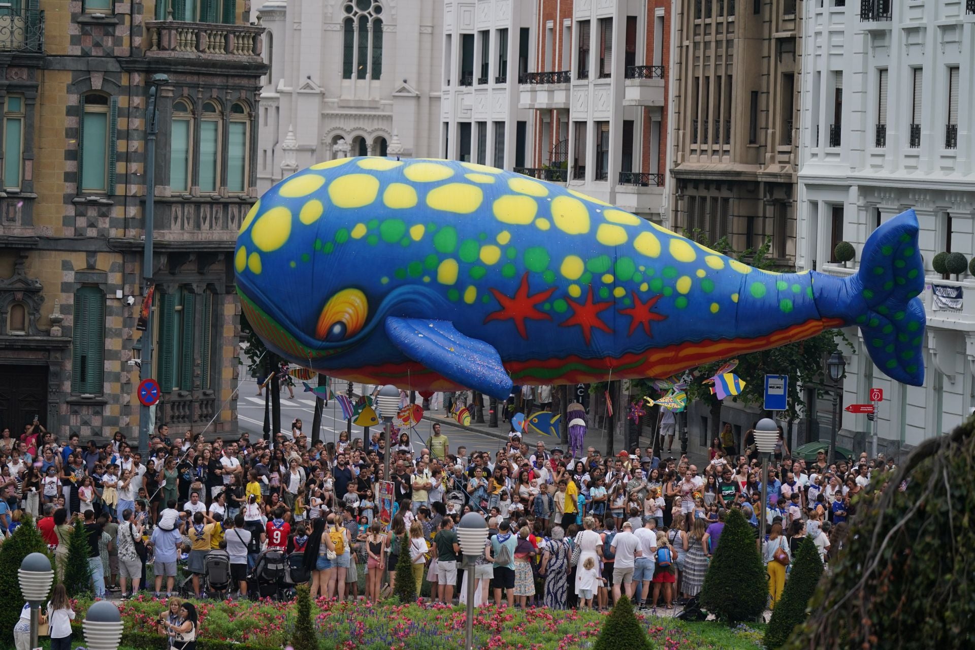 Las mejores imágenes del desfile de &#039;Bali&#039;, la ballena de la Aste Nagusia