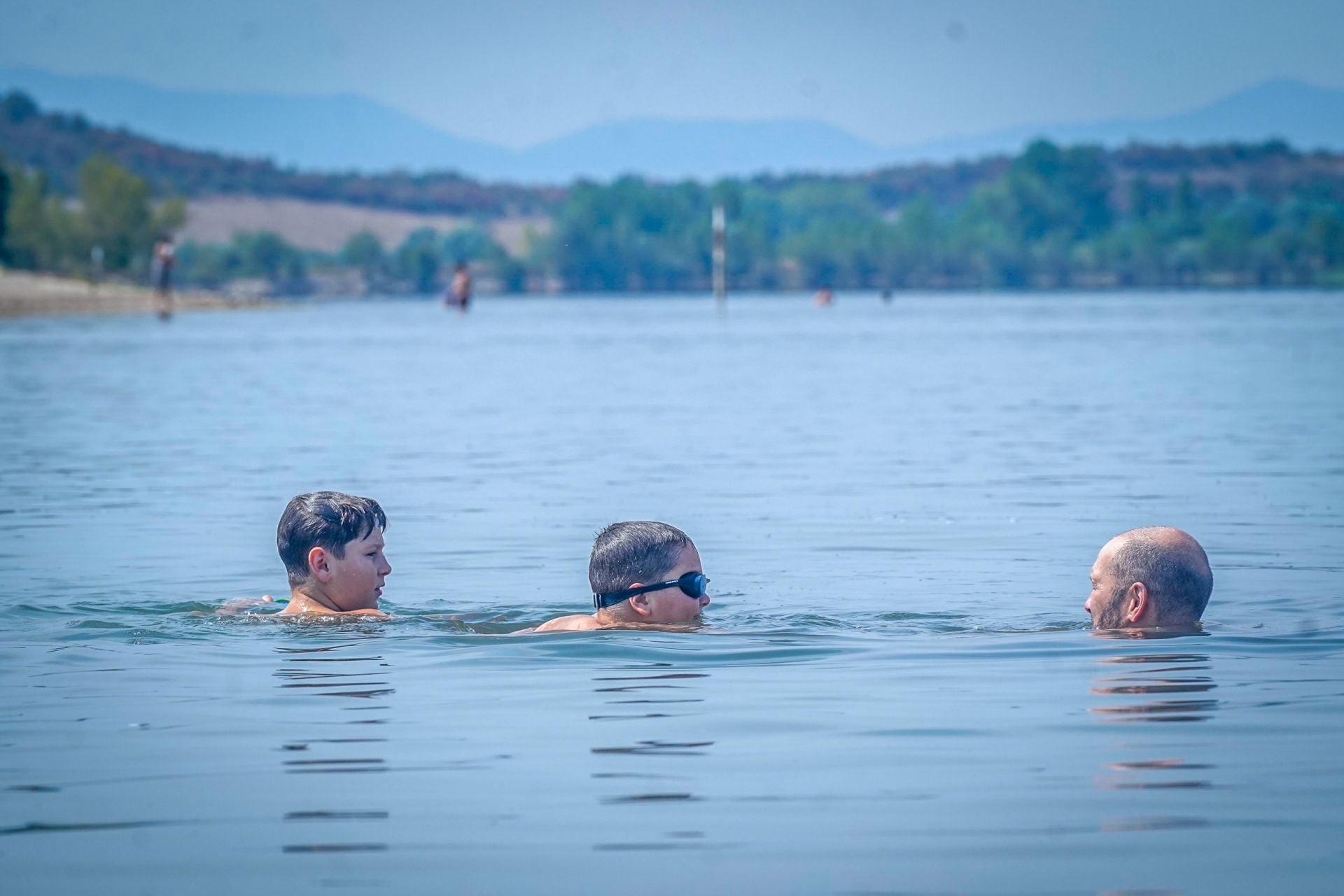 Las imágenes del último chapuzón de la ola de calor en Álava