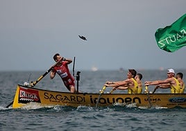 Oriom realiza una de las ciabogas en la segunda jornada de la Ikurriña de Zarautz.