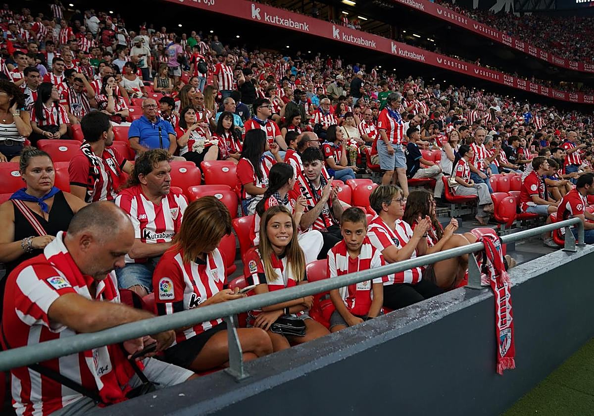Afición del Athletic en San Mamés.
