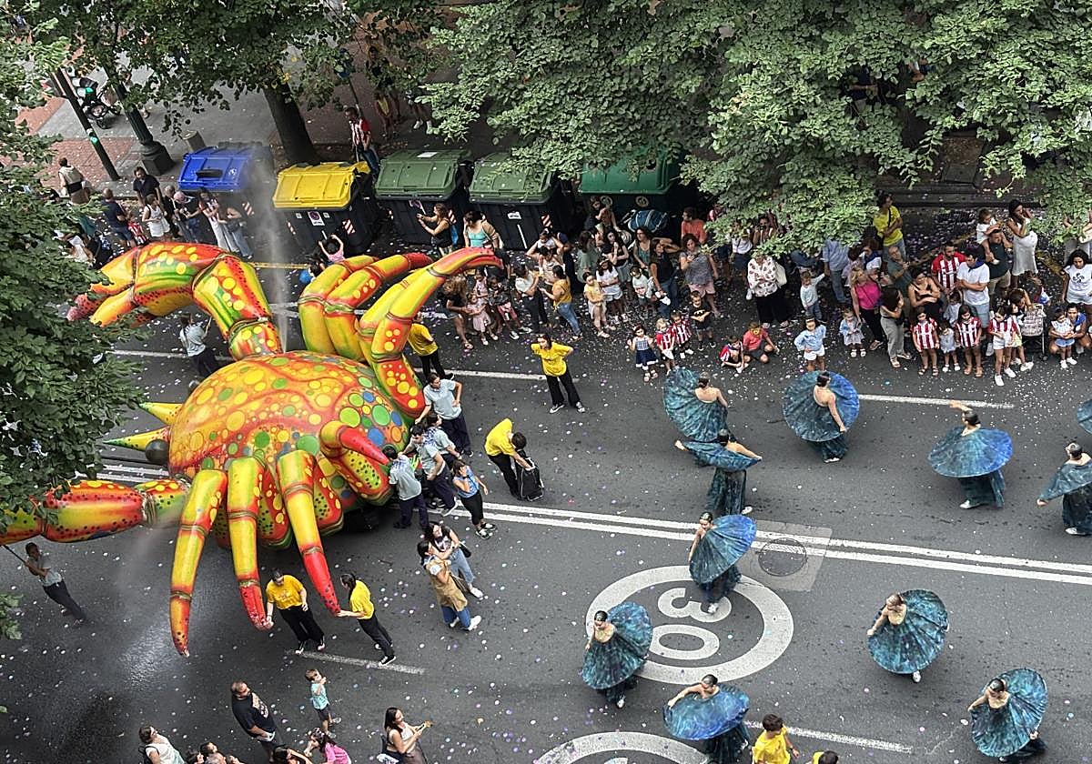 El espectacular Desfile de la Ballena visto a cámara rápida