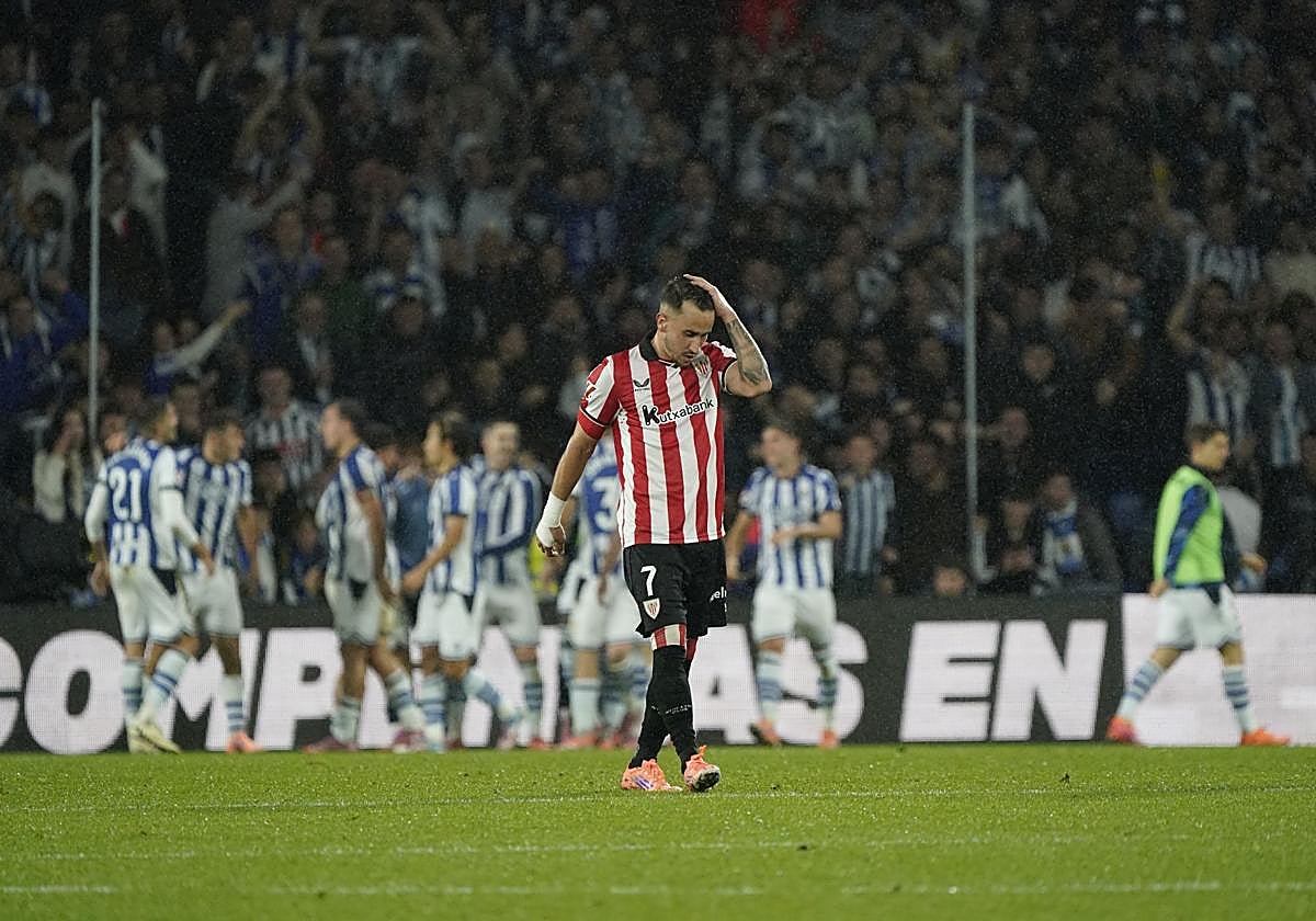El Athletic se dispara al pie en el derbi