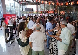 El Euskalduna ameniza las fiestas con un 'Klub' de Dj's, pintxos y tardeo