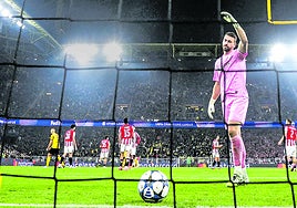 El segundo gol de Chukwuemeka rebotó en Gorosabel y nada pudo hacer Simón.