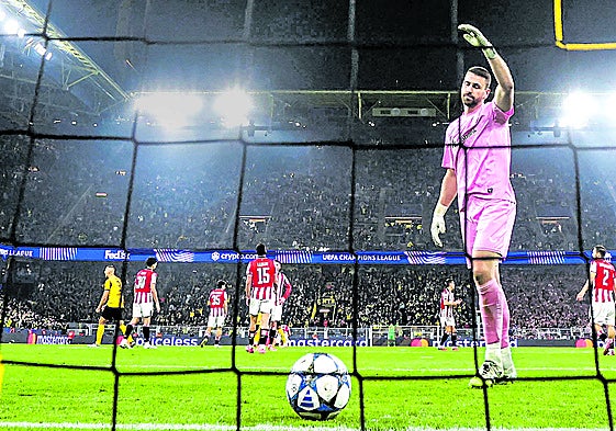 El segundo gol de Chukwuemeka rebotó en Gorosabel y nada pudo hacer Simón.