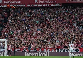 Cánticos de apoyo desde la Herri Harmaila a Yeray, apartado a la espera de resolverse su caso de dopaje