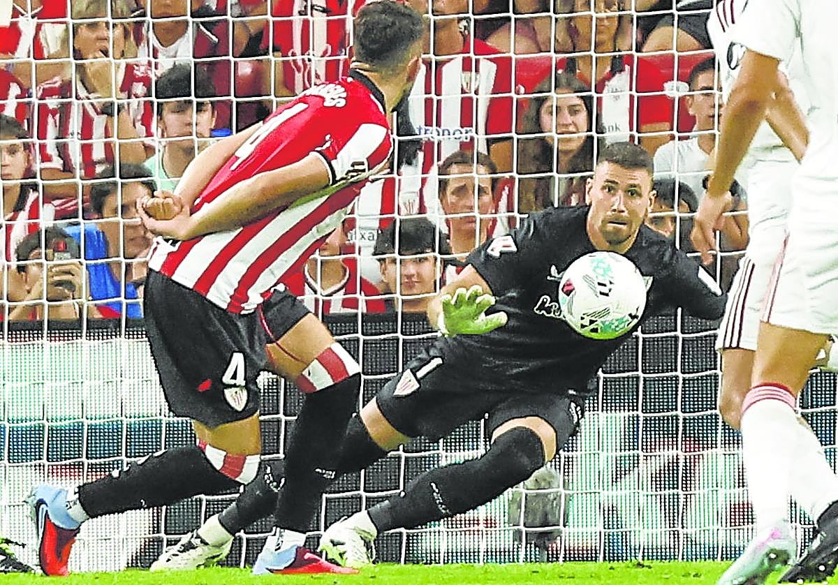 Unai Simón fue fundamental en la victoria del Athletic gracias a sus paradas.