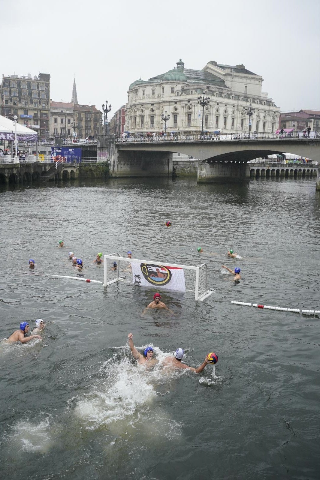 Campeonato de waterpolo de Aste Nagusia, uno de los torneos más emblemáticos de las fiestas.