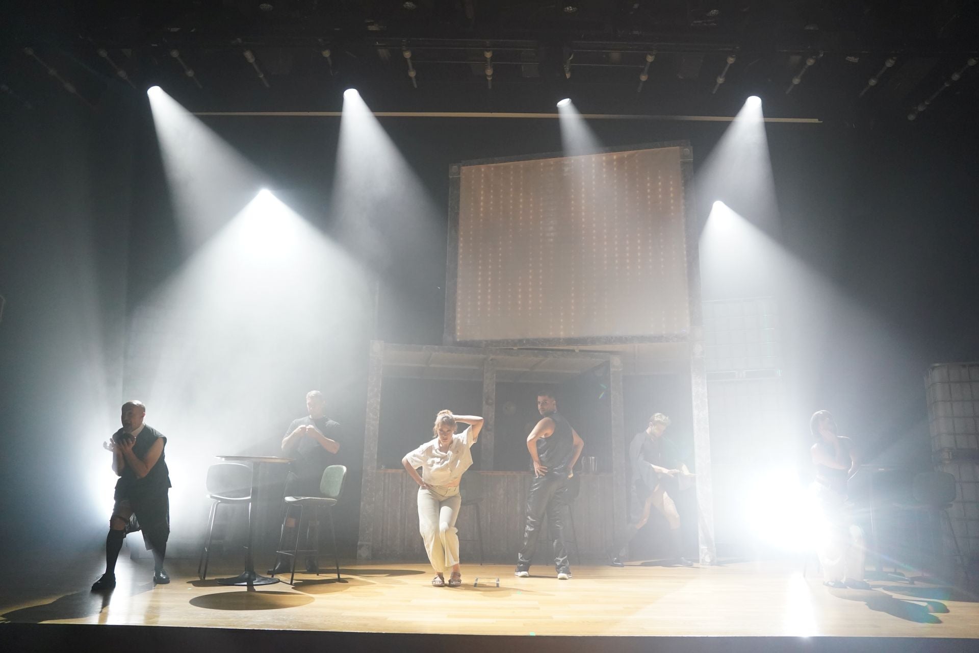 Los actores ensayan una escena de 'Pecados'