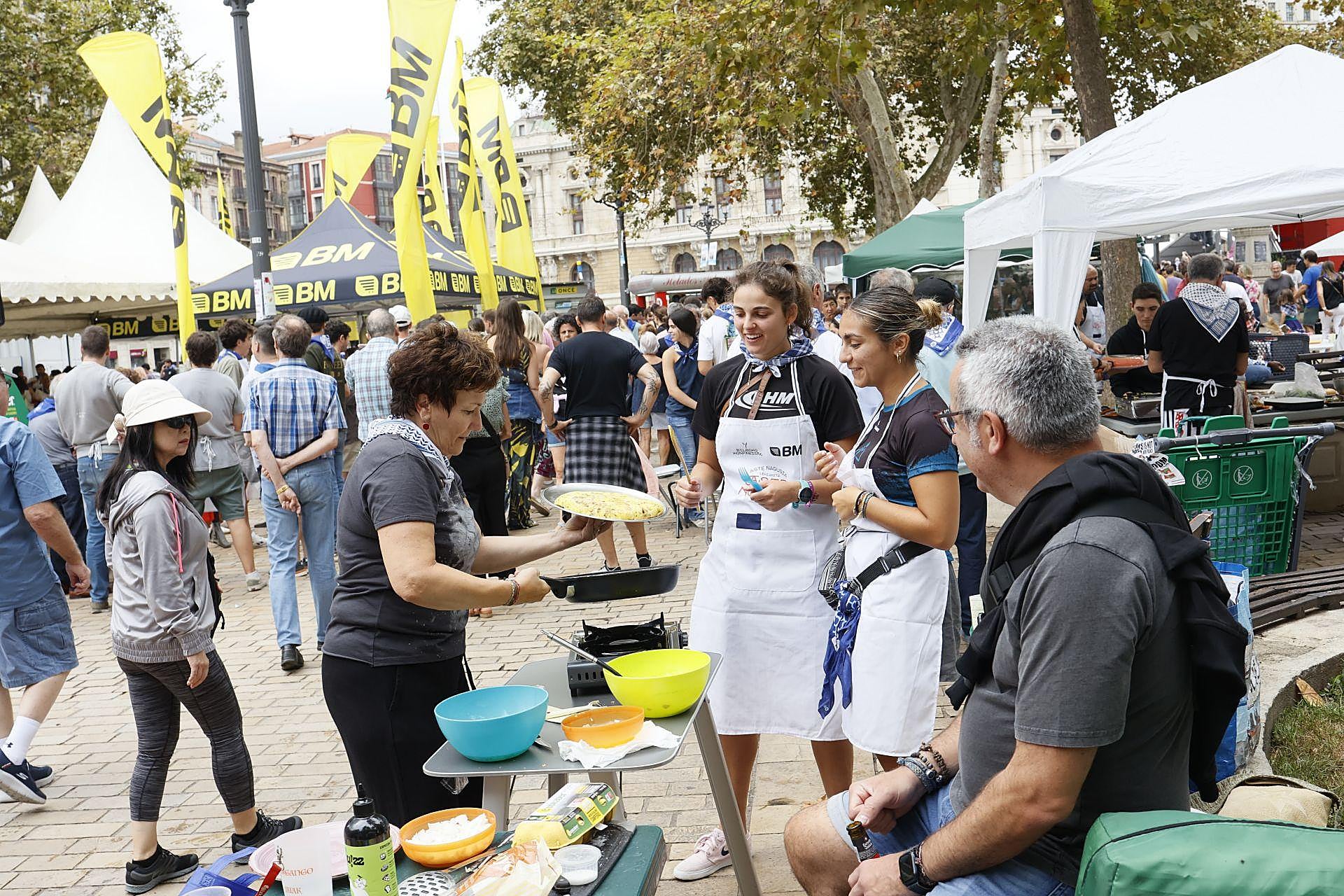 El olor a patata frita impregna El Arenal