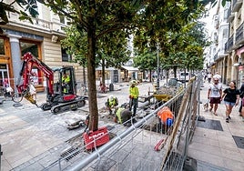 Las obras para la instalación de las nuevas luminarias arrancaron este lunes en el tramo más cercano a Postas.