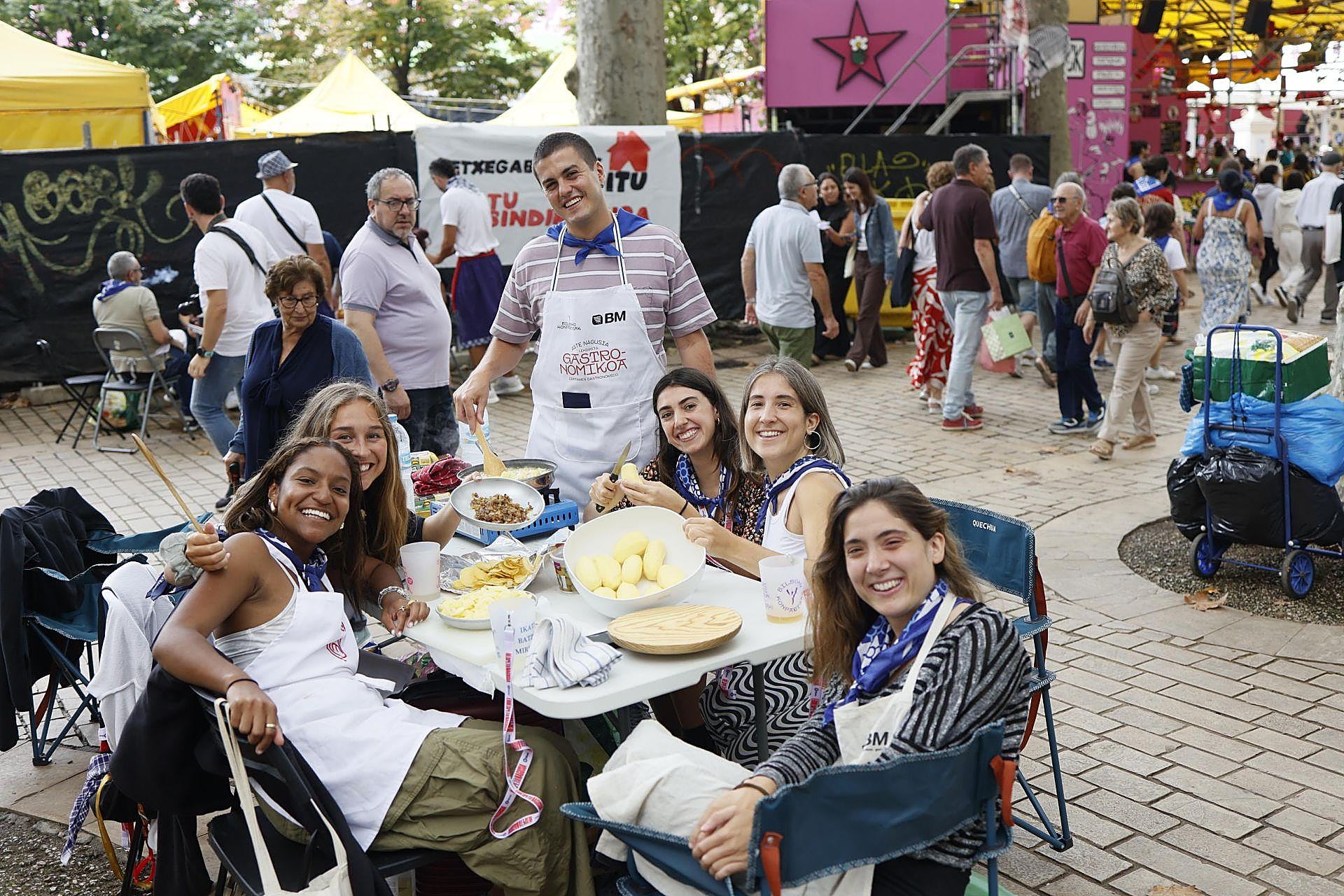 El olor a patata frita impregna El Arenal