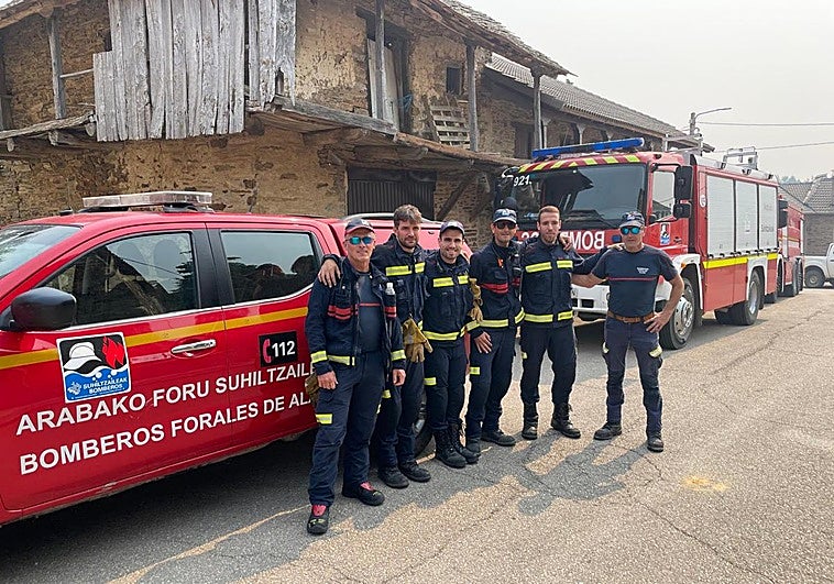 Los bomberos alaveses llegaron este lunes a León.