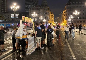 Colas en puestos de comida ilegales pese al mayor control policial en el recinto festivo