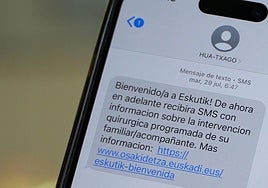 El hospital de San Eloy ya informa por SMS a los familiares de pacientes que se someten a una cirugía o están en Urgencias