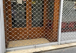 El bar investigado por la Policía Local permanecía ayer, martes, cerrado.