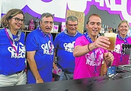 Aitor Esteban se pone detrás de la barra