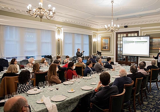 El Grupo Vasco del Club de Roma durante una conferencia en la Sociedad Bilbaína.