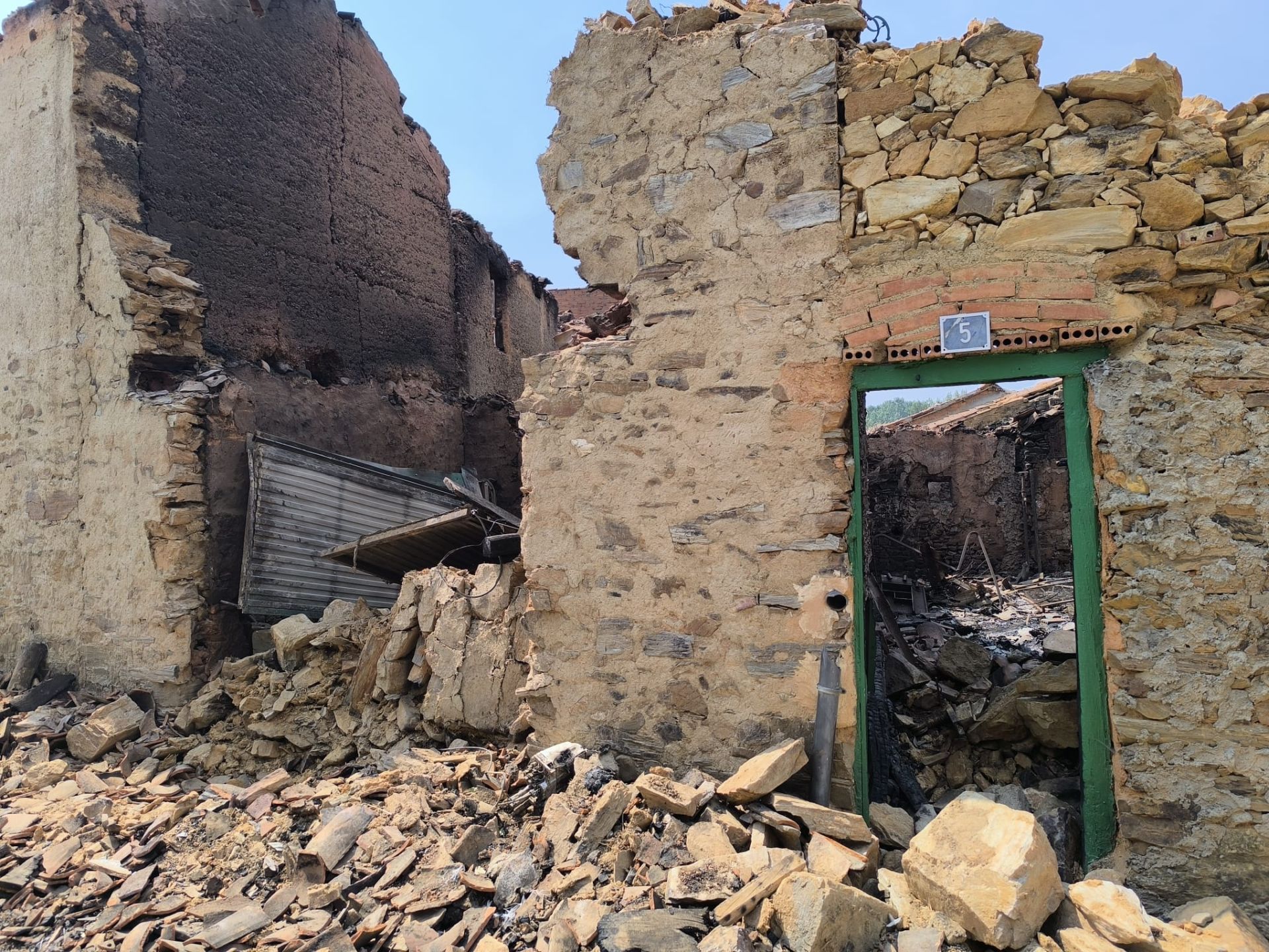 Así ha quedado Quintana y Congosto, un pueblo de León, tras los incendios