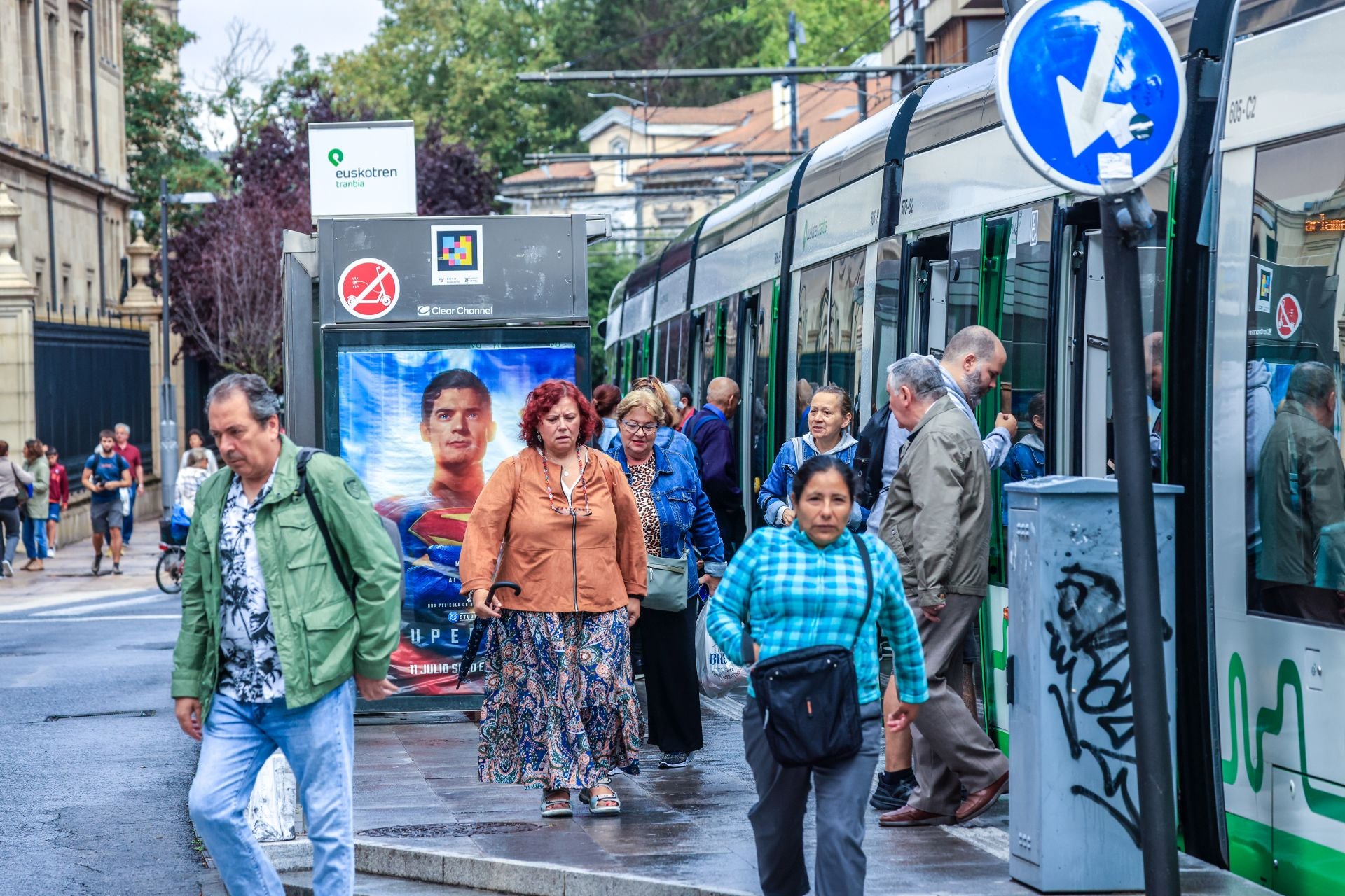 Un jueves de ambiente fresco y lluvioso en Vitoria