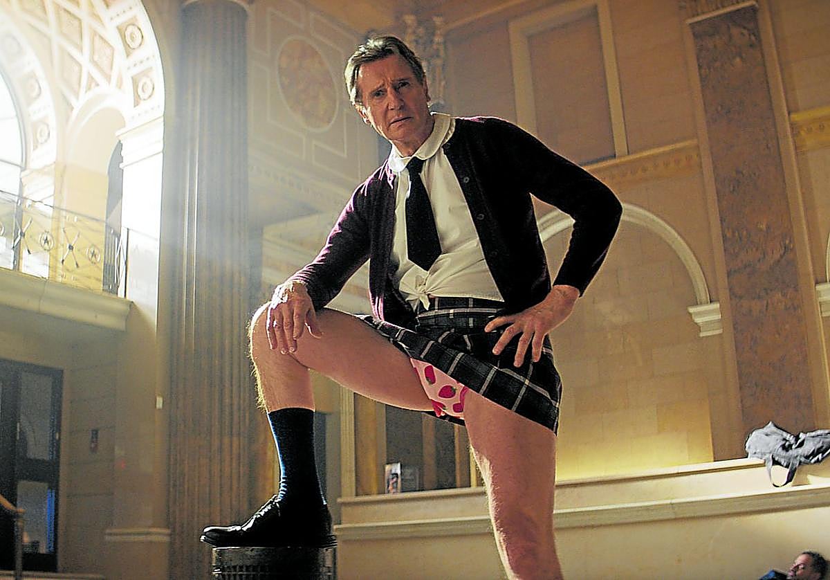 Liam Neeson encarna al improbable hijo de Frank Drebin, el policía que encarnó Leslie Nielsen en la saga 'Agárralo como puedas'.