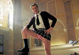 Liam Neeson encarna al improbable hijo de Frank Drebin, el policía que encarnó Leslie Nielsen en la saga 'Agárralo como puedas'.