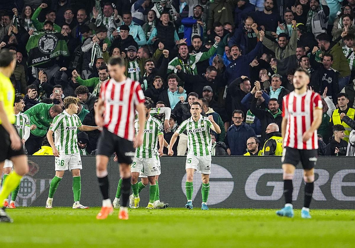 Jugadores del Betis celebran un gol en el Betis-Athletic de la pasada temporada