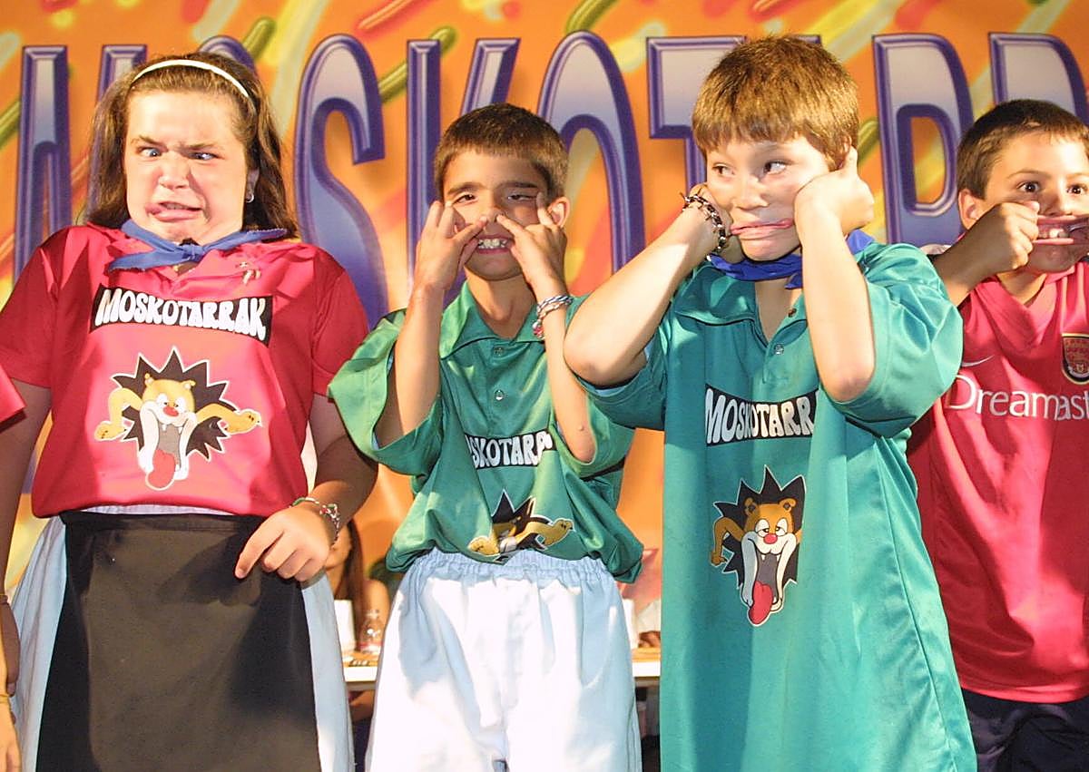 Imagen secundaria 1 - No eran las niñas más feas de Bilbao