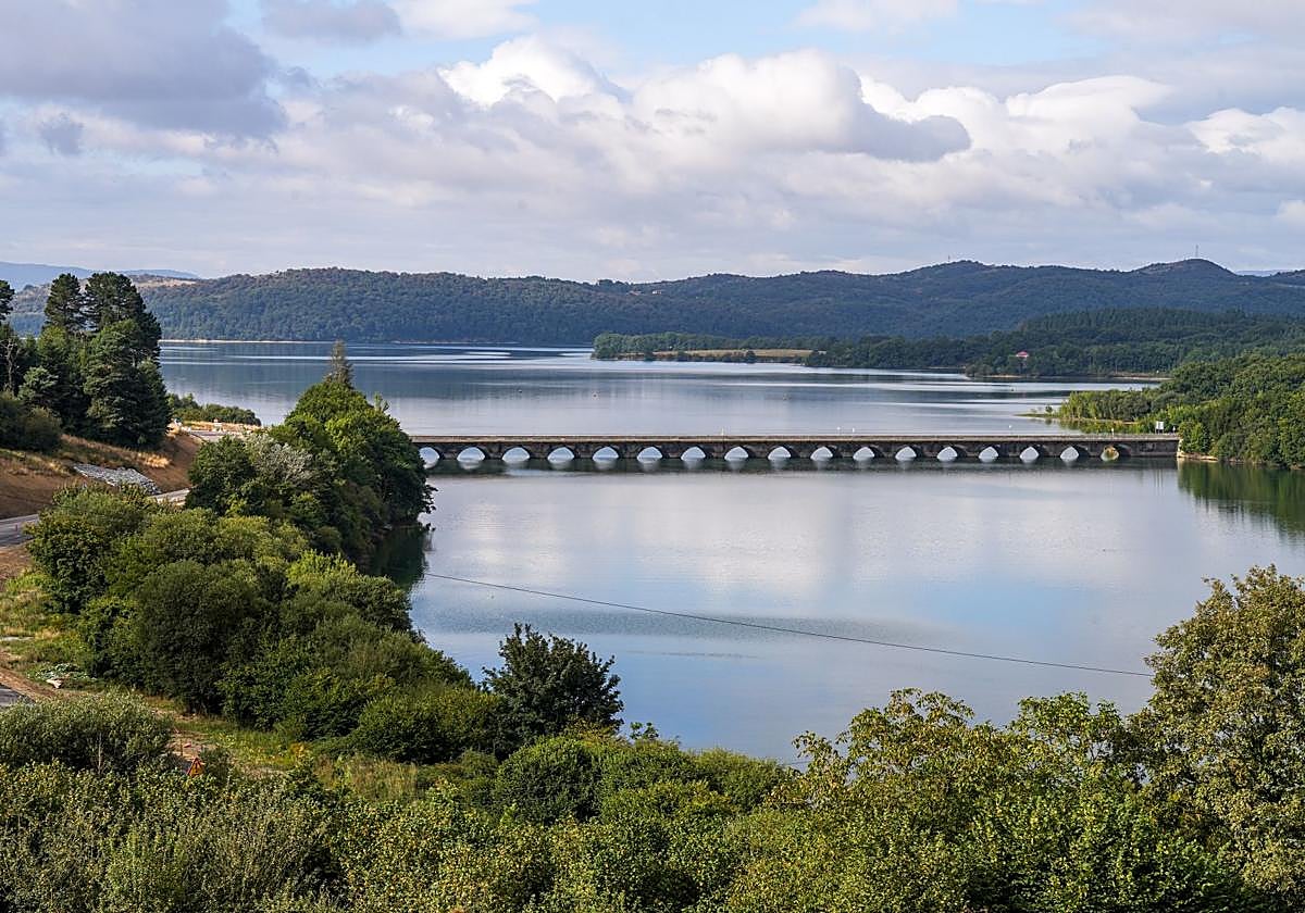 El embalse de Urrunaga, en Legutio, se encontraba este miércoles al 72%.